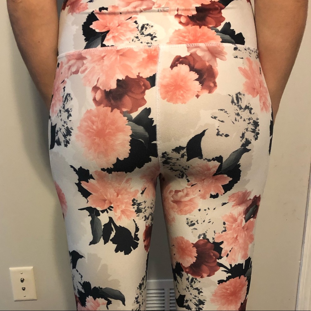Peony patterned leggings